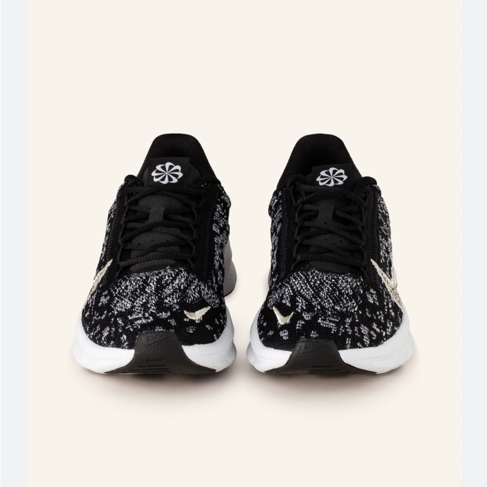 Nike tennis shoes